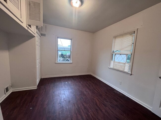 Building Photo - Move-In Ready!