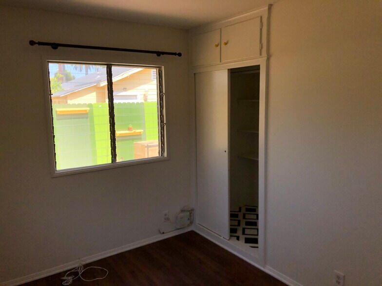 Building Photo - 647 Brooks Ave