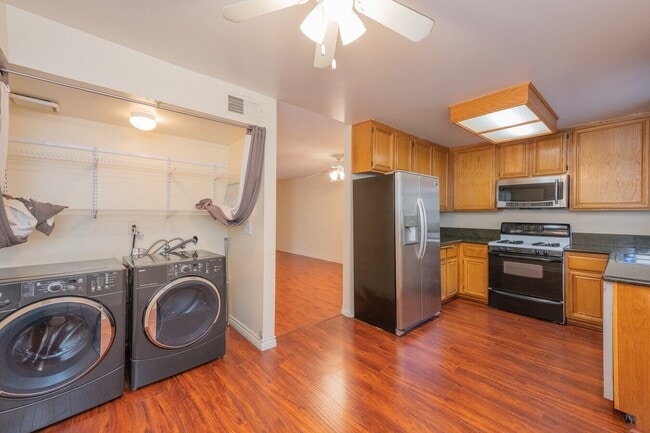 Building Photo - 12251 Moorpark St