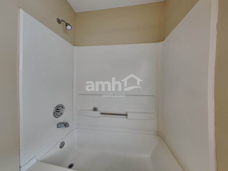 Building Photo - 7 Flamingo Ct