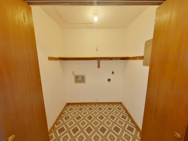Building Photo - 3960 N Garland Cir