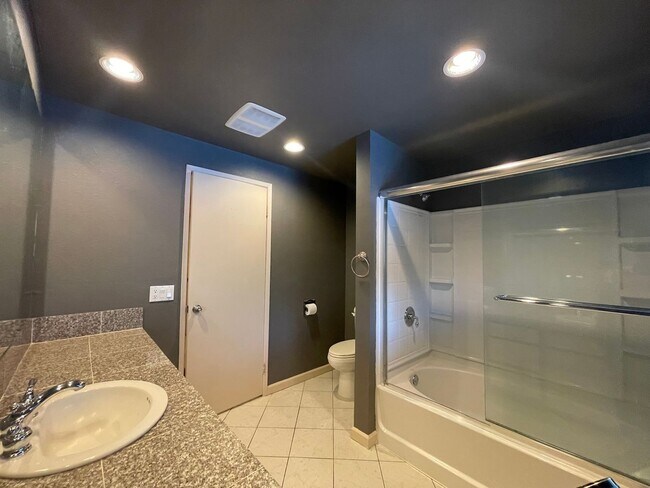 Building Photo - 3 Bedroom Home in White Salmon For Rent