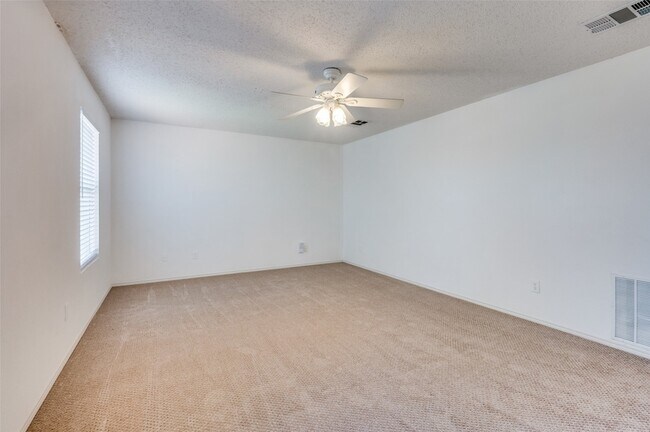 Building Photo - 5224 Royal Burgess Dr