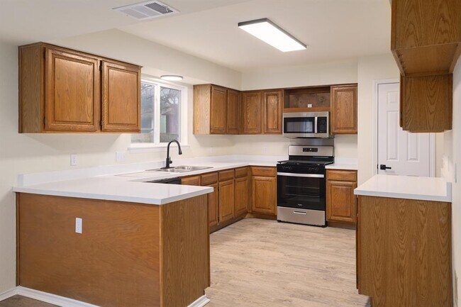 Building Photo - 13236 Kerrville Folkway