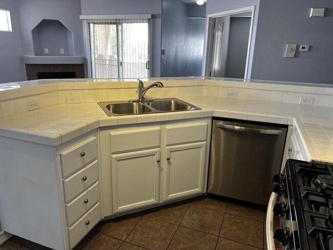 Building Photo - 6905 Cobre Azul Ave