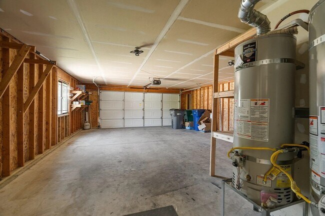 Building Photo - 1819 N Center Ln