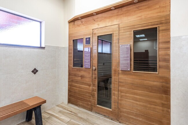 Building Photo - 358 Fanshaw I