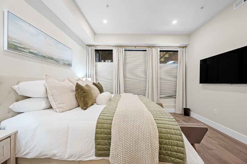 Building Photo - 416 Main St