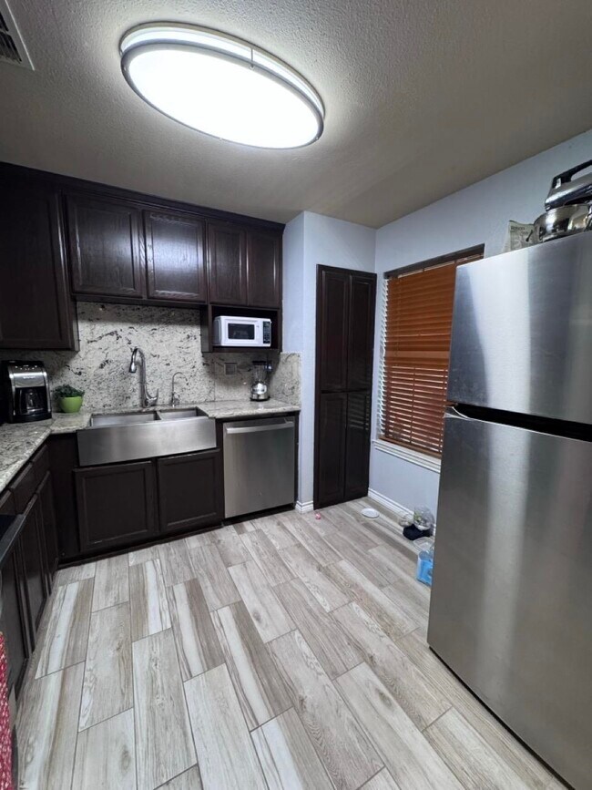 Building Photo - 1108 Topaz Trail