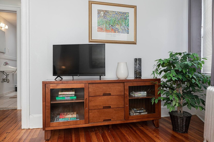 Building Photo - 658 Lancaster Ave