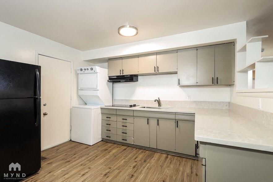 Building Photo - 230 Burns St