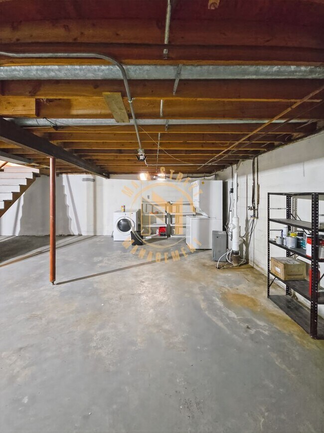 Building Photo - 1212 E Sylvan Ave