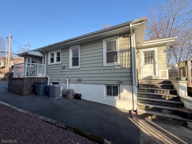 Building Photo - 40 W Shore Rd