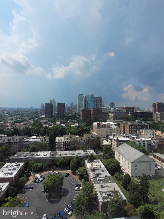 Building Photo - 210 Locust St