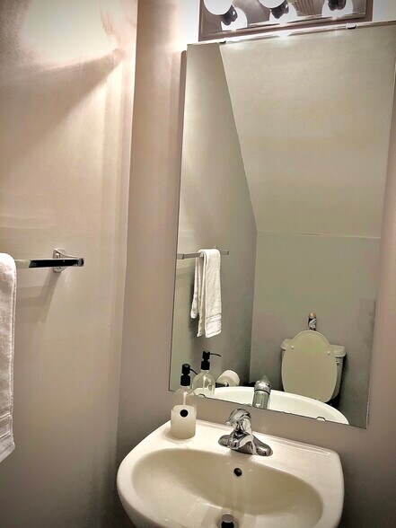 Building Photo - 323 Port Haven Dr