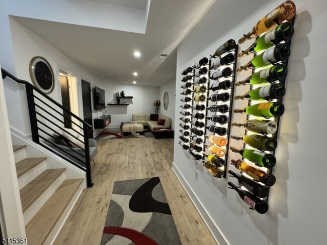 Building Photo - 301 Kingsland Rd