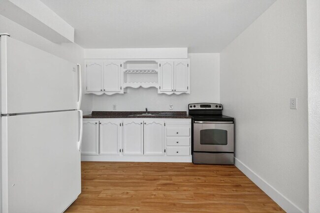 Building Photo - 2-Bedroom 1-Bath Gem- $1395/month!