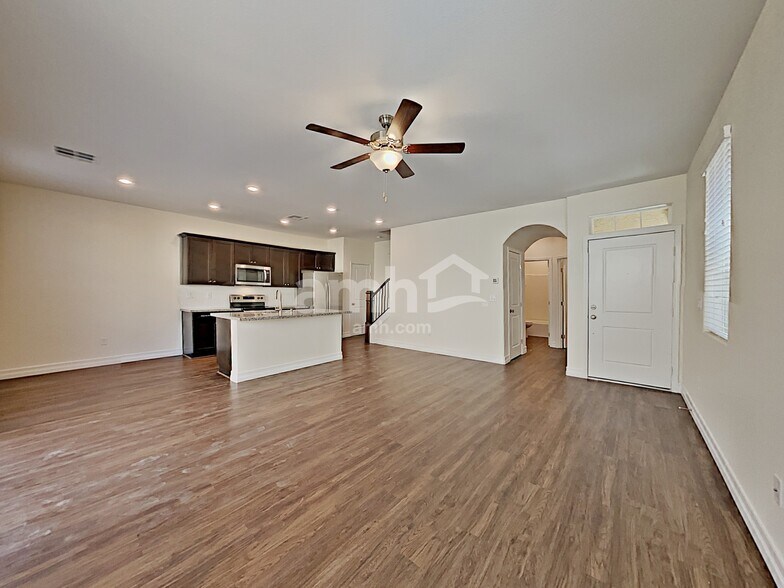 Building Photo - 5873 Petronius St
