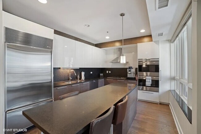 Building Photo - 178 N Harbor Dr