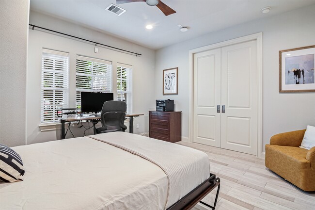 Building Photo - 1847 Edwards St