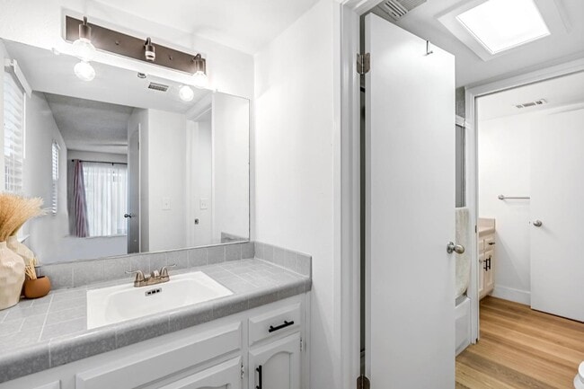 Building Photo - 3656 W Harvard Ave