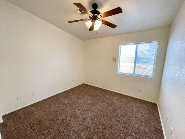 Building Photo - Great 3 Bedroom, 2 Bathroom Home in El Camino Village on the Parkway!