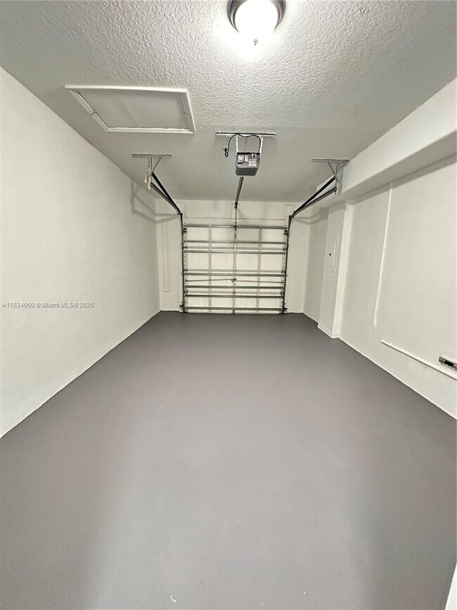 Building Photo - 7001 SW 164th Ct