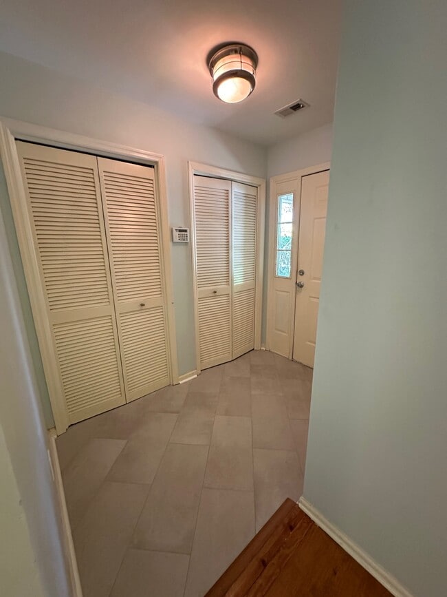 Building Photo - 5 Bent Oaks Ct