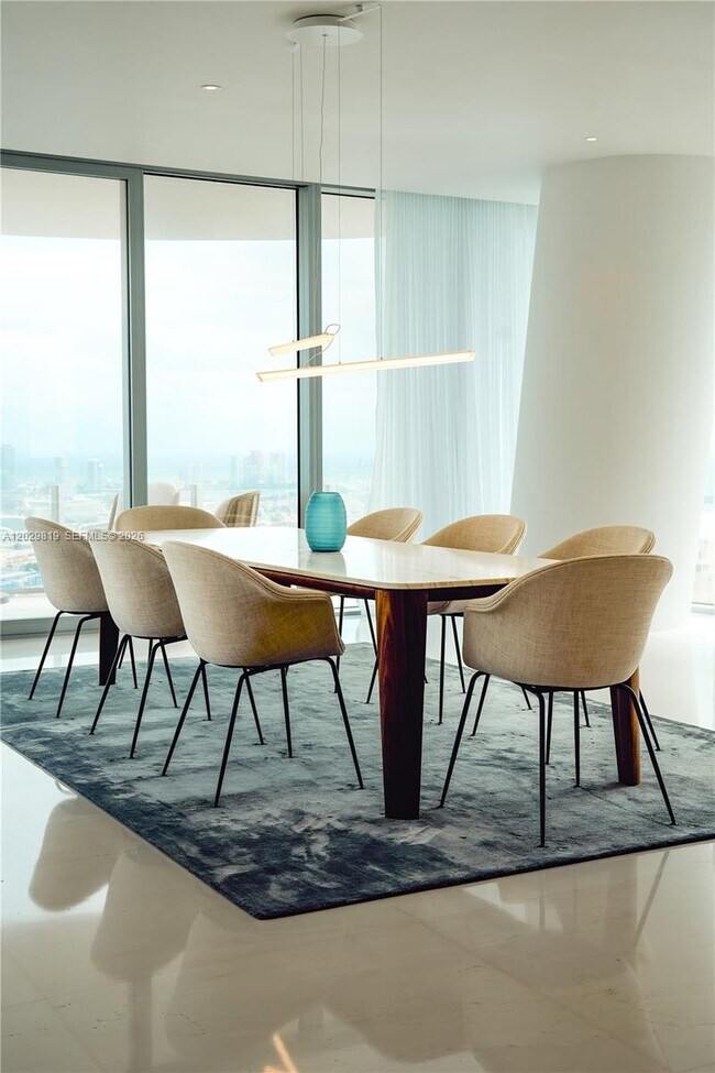 Building Photo - 300 Biscayne Blvd Way