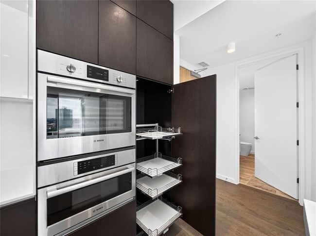 Building Photo - 313 W 17th St