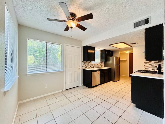 Building Photo - 7001 Winedale Dr
