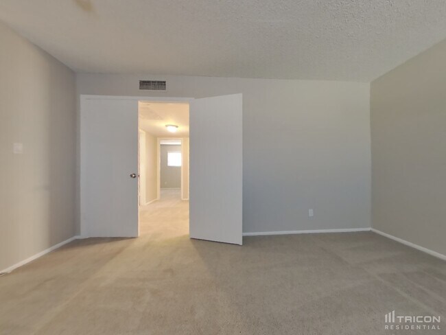 Building Photo - 3932 W Gelding Dr