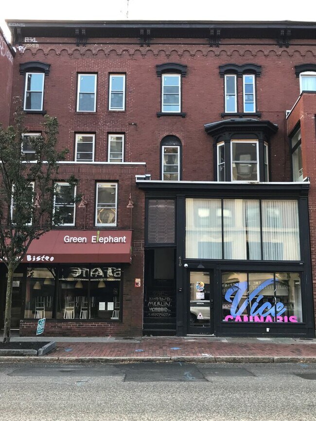 Building Photo - "610" on Congress St: Newer Studio Apt. 1BA $1470.00 Heat & H20 included Available 08/01/26