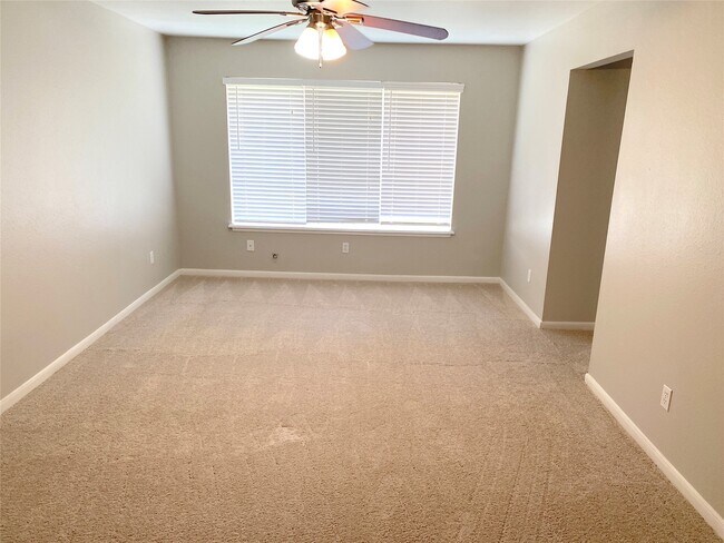 Building Photo - 3022 Kenross St