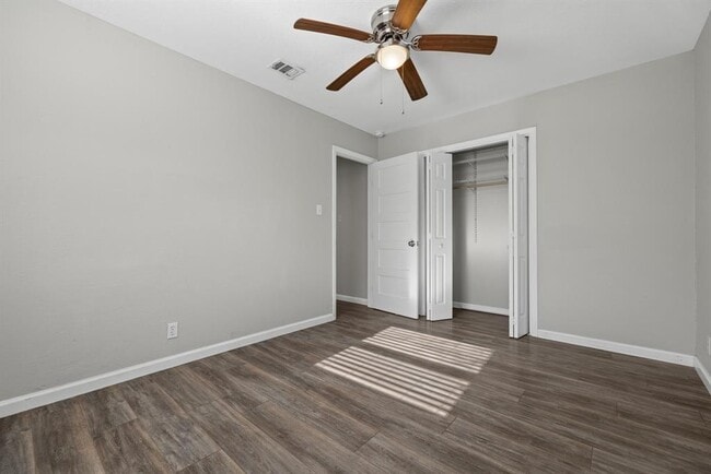 Building Photo - 3201 Mossrock Dr