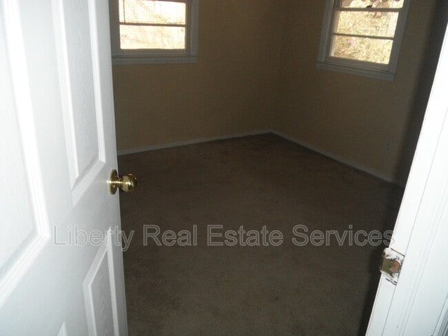 Building Photo - 503 Stewart Dr