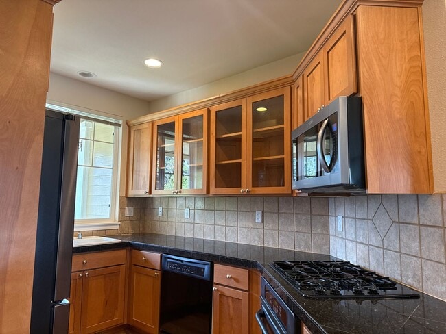Building Photo - Beautiful 2 bedroom Townhouse in Issaquah ...