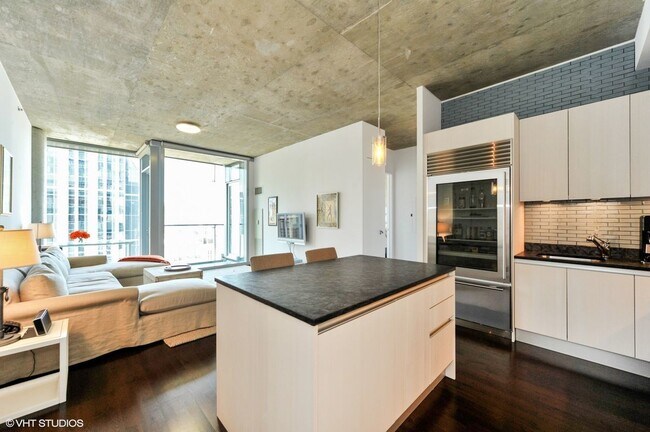 Building Photo - 600 N Fairbanks Ct