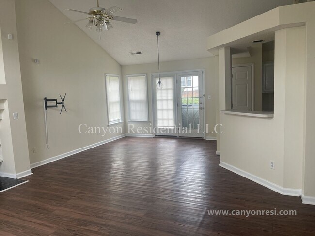 Building Photo - Beautiful 3b Room!Move in ready!