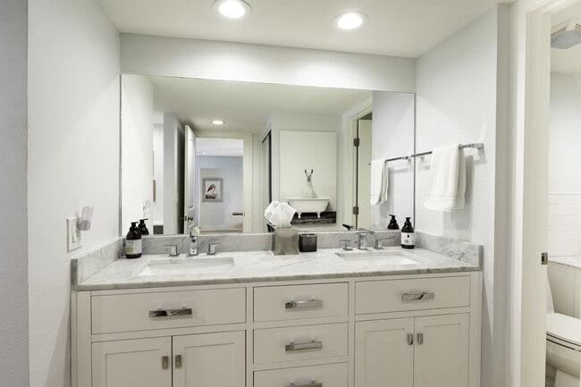 Building Photo - Serene Oasis Condo in Palm Springs (Monthly Only - No Long Term)