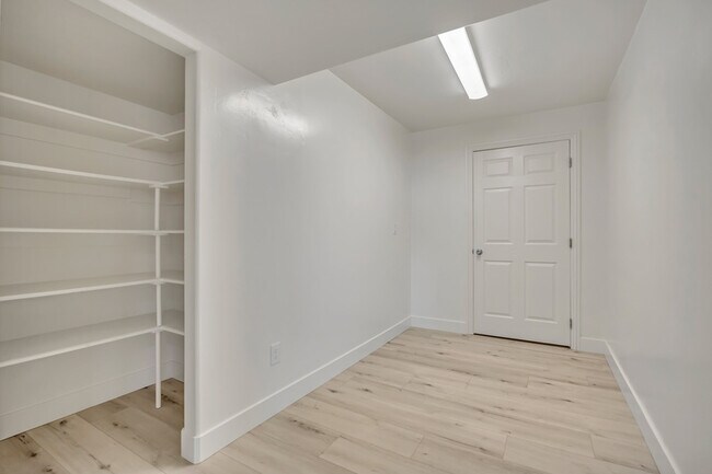 Building Photo - 8913 N Pine Hollow Dr