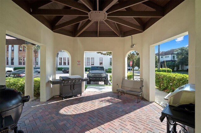 Building Photo - 435 S Oregon Ave