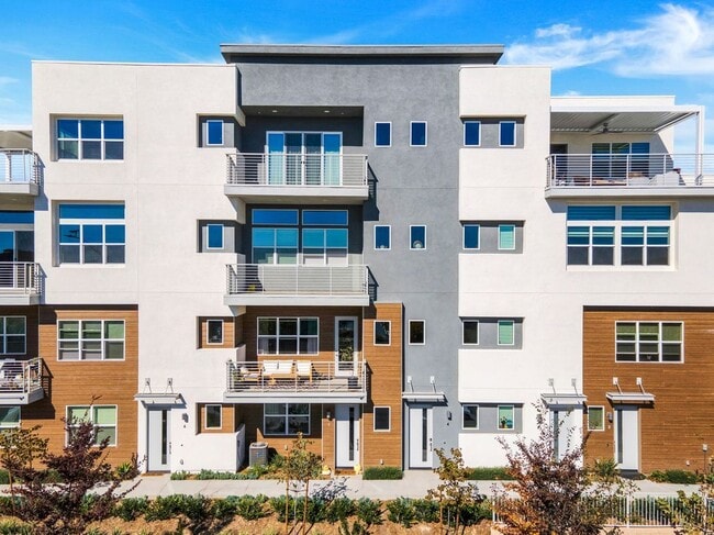 Building Photo - 2088 Bravo Loop