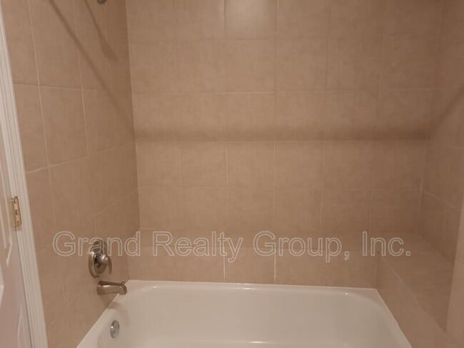 Building Photo - 1209 Chatham Ct