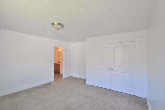 Building Photo - 387 S 1250 E