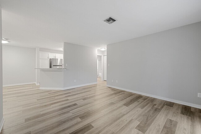 Building Photo - RENOVATED Condo Style Lower 1 Bedroom 1 Bathroom Apartment Available at Park Terrace Apartments