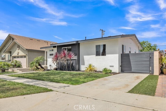 Building Photo - 2909 Nipomo Ave