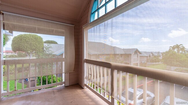 Building Photo - Recently Updated 2BR/1.5BA/1PKG Unit in Ho'omaka Village at Waikele (Waipahu)
