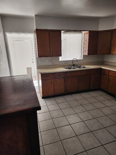 Building Photo - 2136 N Madelyn Ave