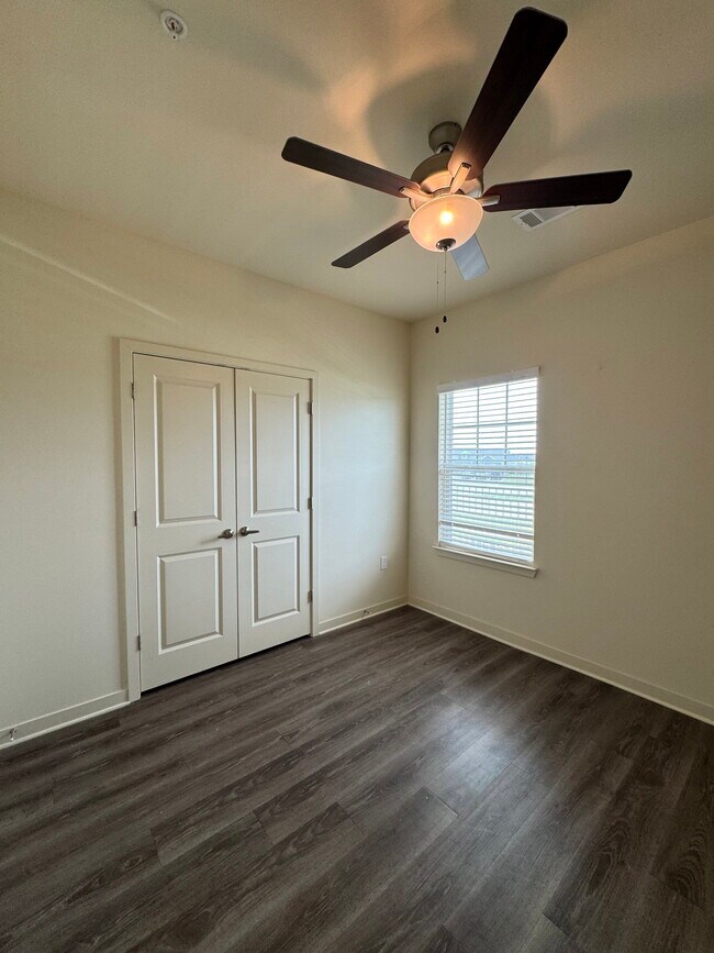Building Photo - 10216 Greenland Pk Dr